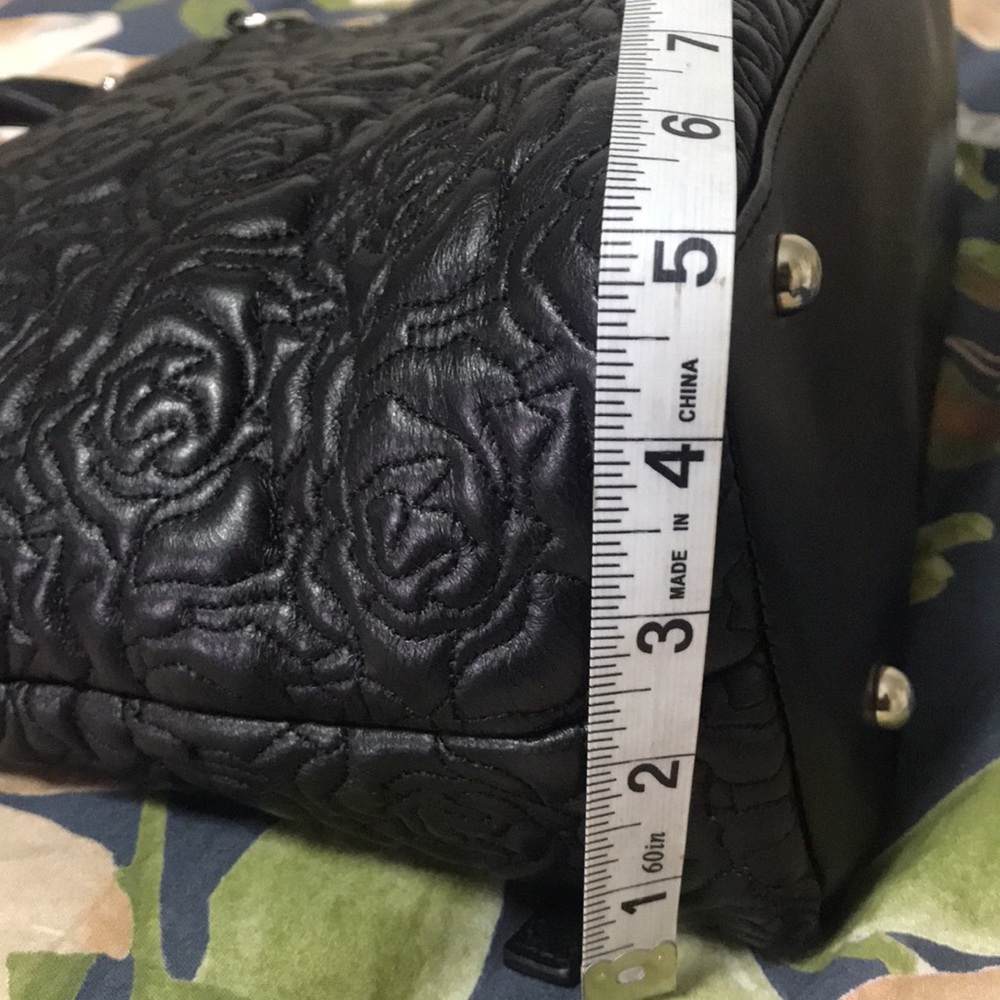 Gun Tote’n Mama Black Embossed shoulder Purse - Picture 10 of 17